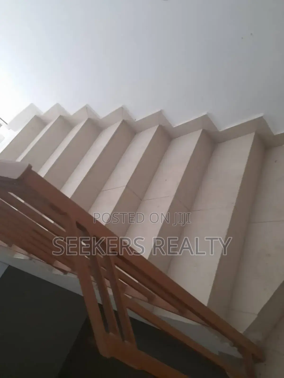 5bdrm Townhouse / Terrace in Seekers Realty, Cantonments for rent