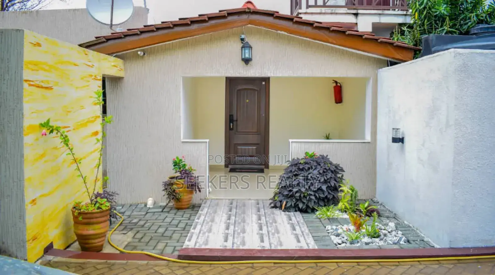Furnished 2bdrm House in Seekers Realty, Labone for rent