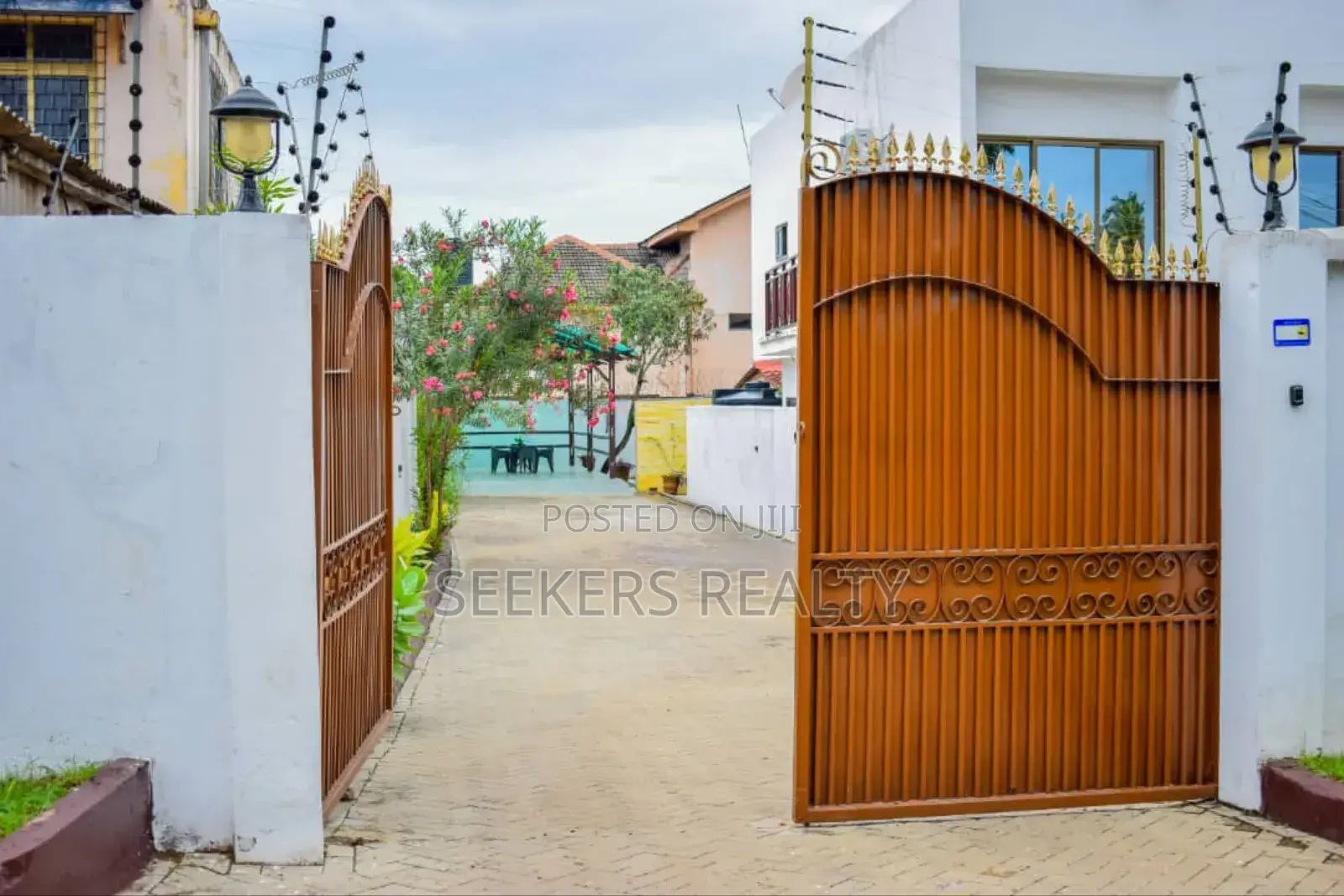 Furnished 2bdrm House in Seekers Realty, Labone for rent