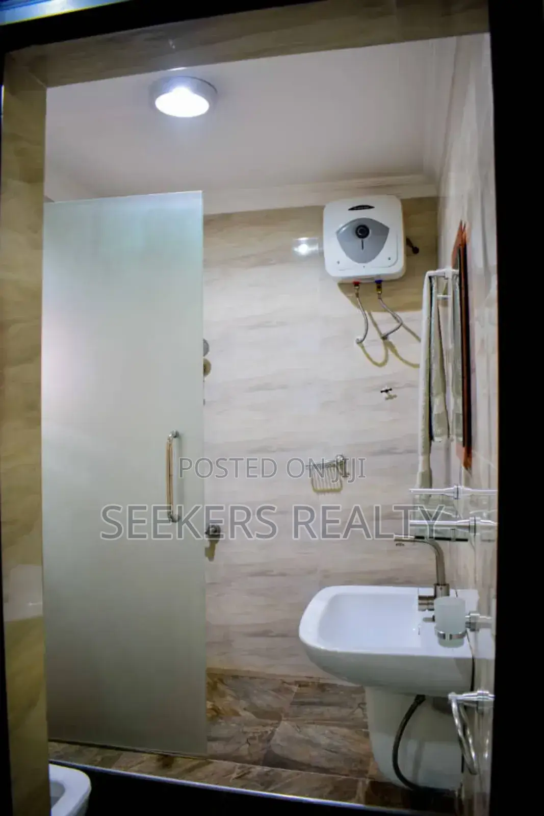 Furnished 2bdrm House in Seekers Realty, Labone for rent