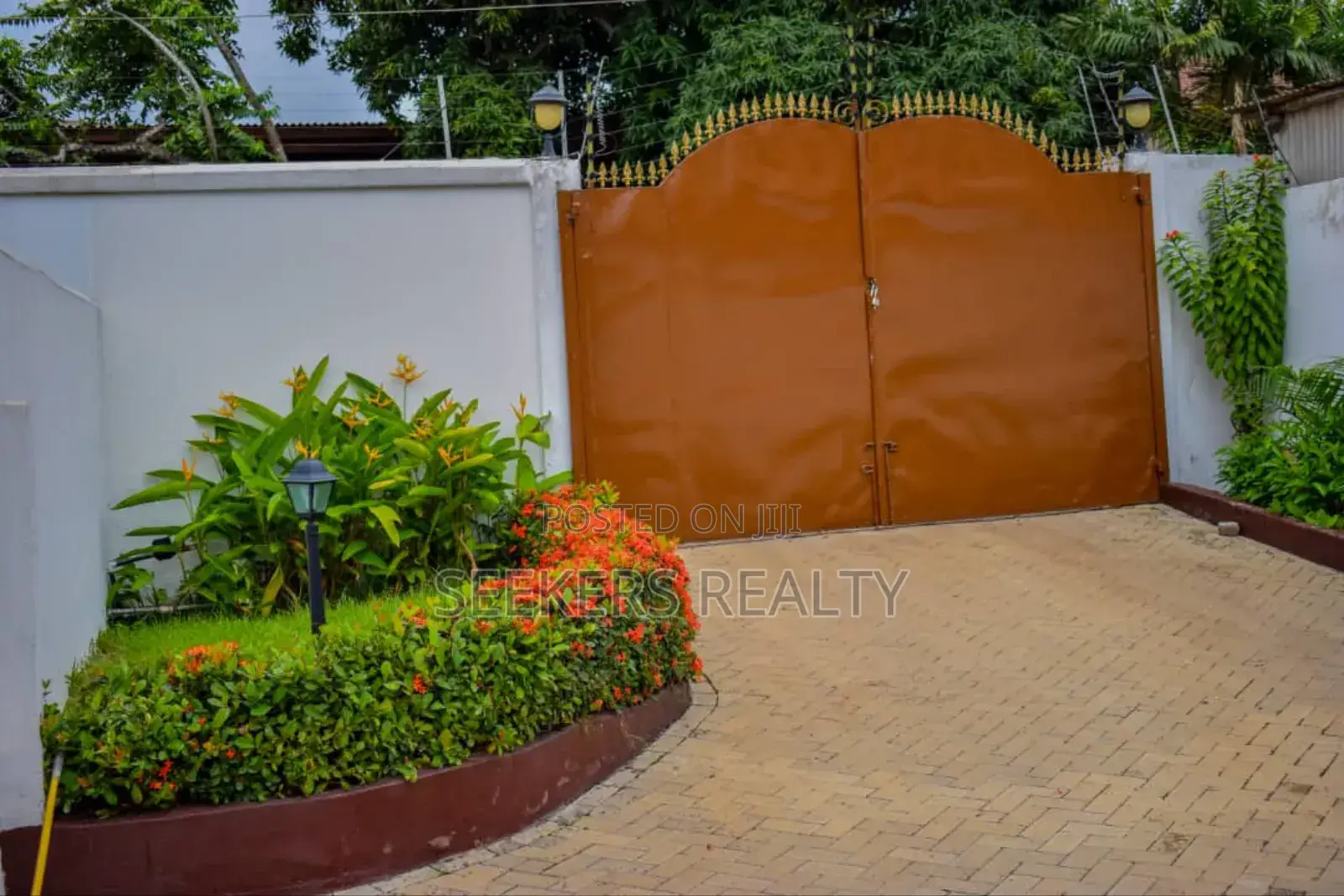 Furnished 2bdrm House in Seekers Realty, Labone for rent