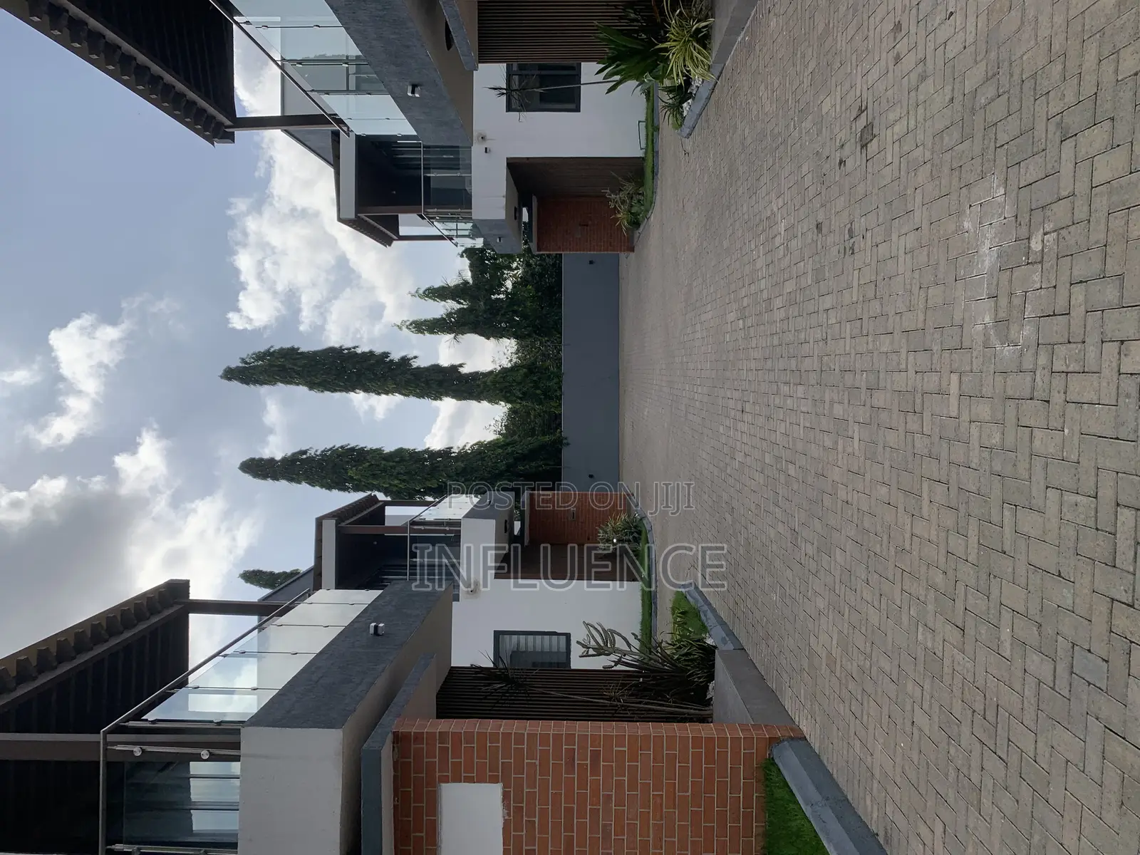 3bdrm House in American House, East Legon for sale
