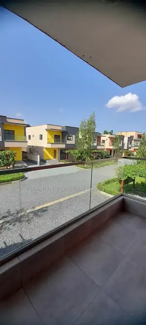 4bdrm Townhouse / Terrace in Oyarifa for rent
