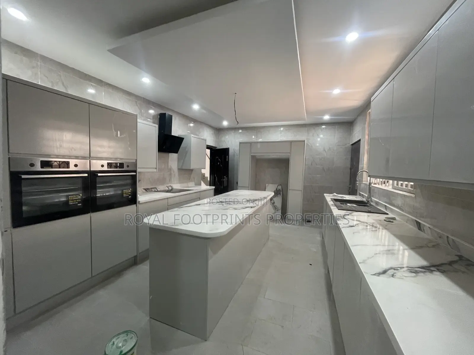 7bdrm Mansion in Luxelooks Properties, East Legon for sale