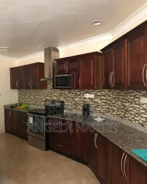 5bdrm House in Sakumono Estates for sale