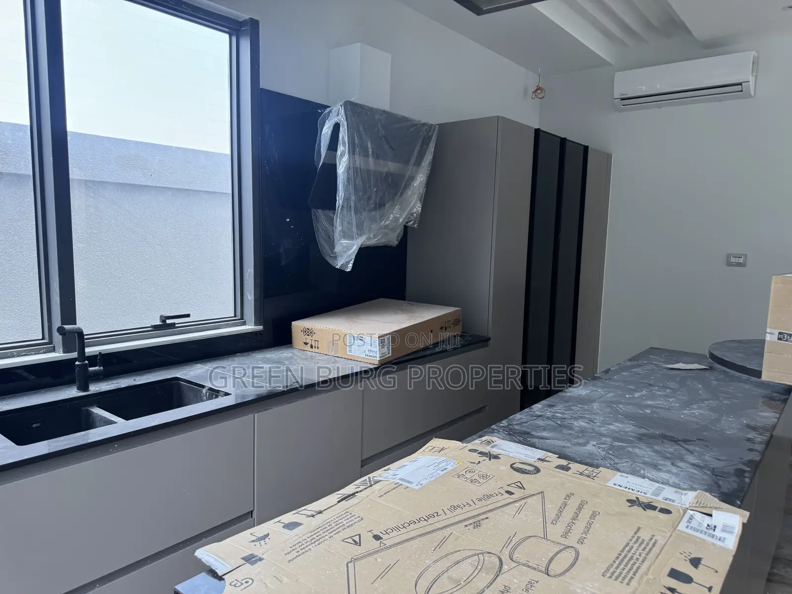 5bdrm House in Green, Cantonments for rent