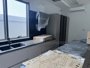 5bdrm House in Green, Cantonments for rent
