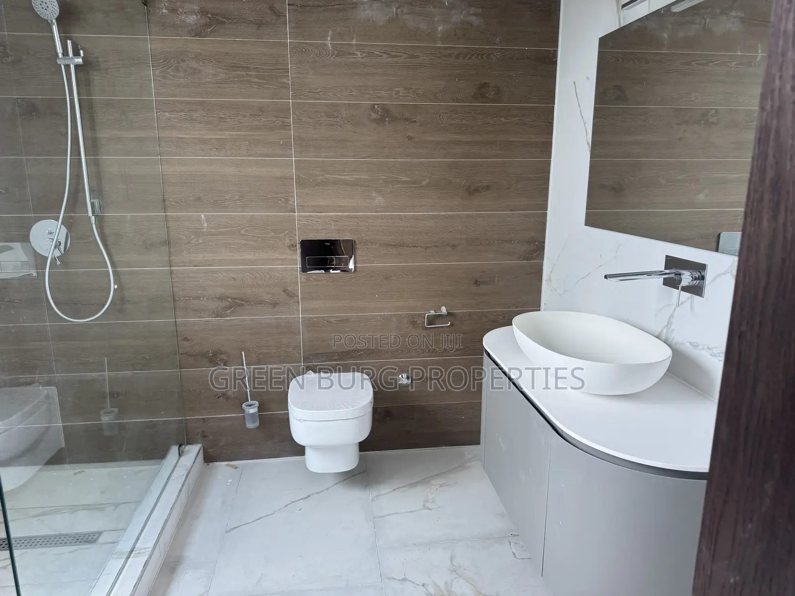 5bdrm House in Green, Cantonments for rent