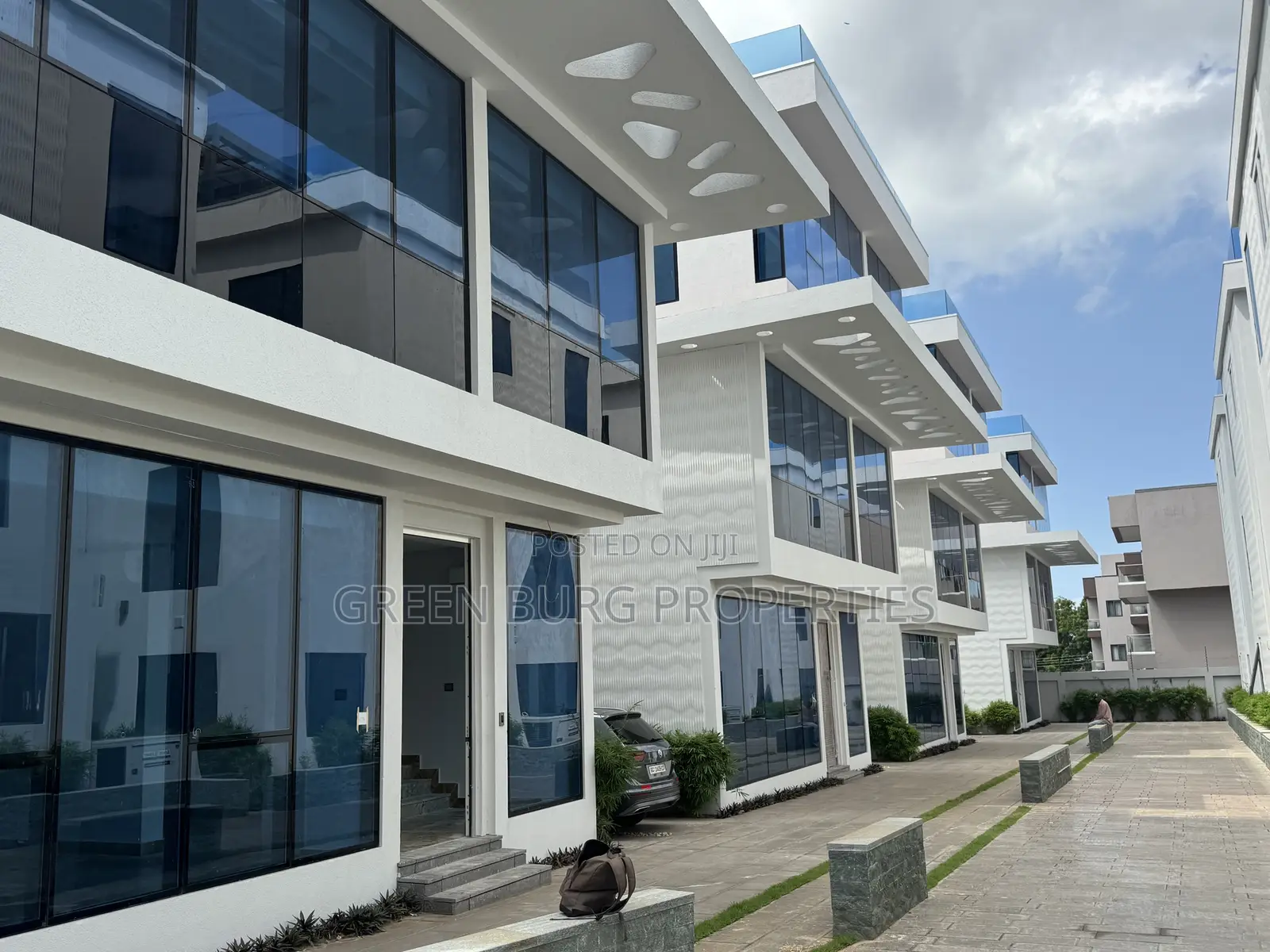 5bdrm House in Green, Cantonments for rent