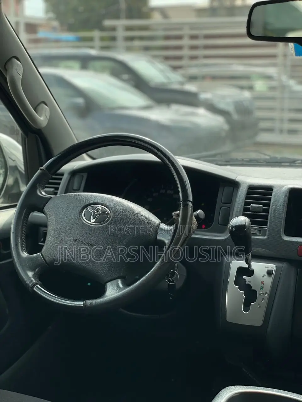 Toyota HiAce 2013 Black