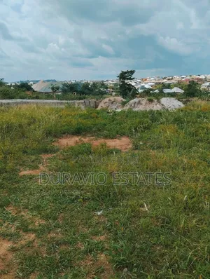 Plot in Adumakase