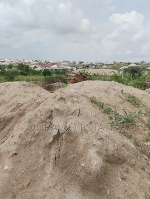 Plot in Adumakase