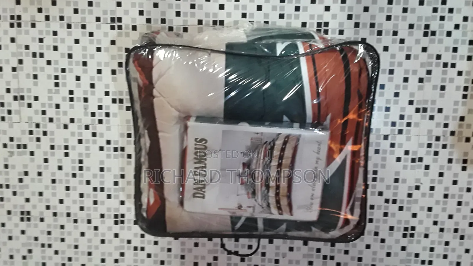 Dan Famous Soft Bed Duvet With 2 Pillow Cases.