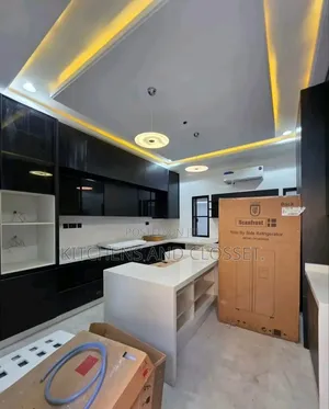 Modern Kitchen Cabinent
