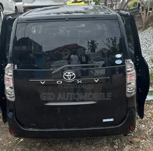 Toyota Voxy 2011 Black