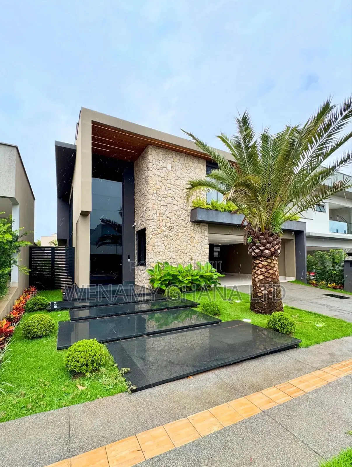 Furnished 4bdrm Duplex in Accra for sale