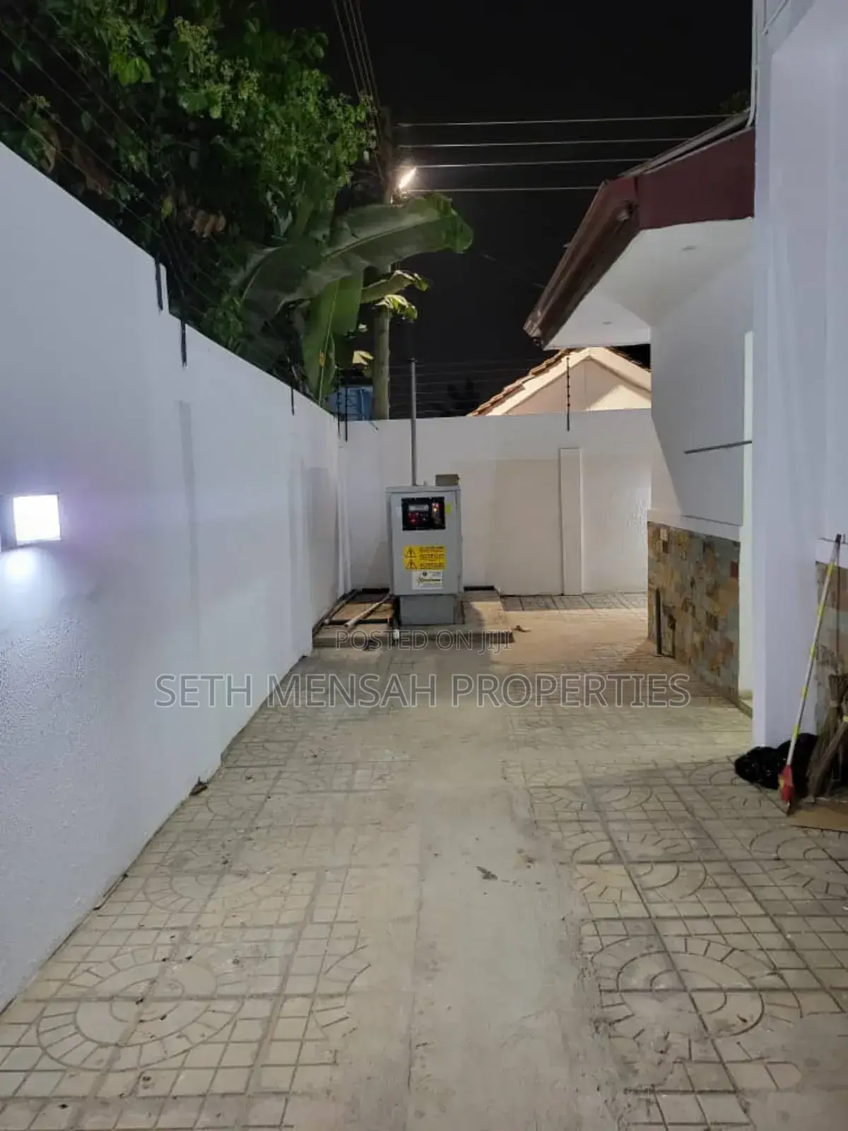 5bdrm House in Airport Residential Area for rent