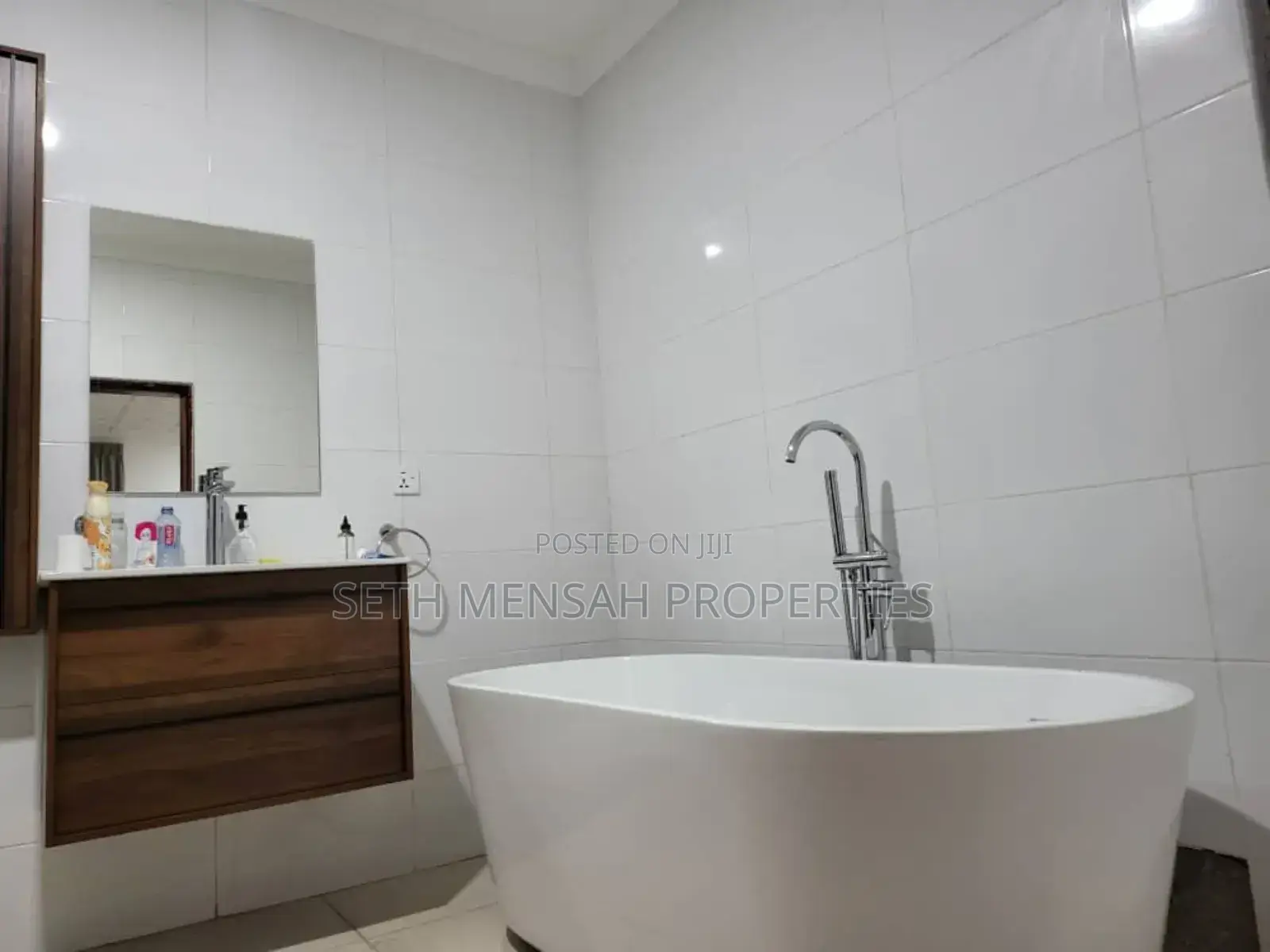 5bdrm House in Airport Residential Area for rent
