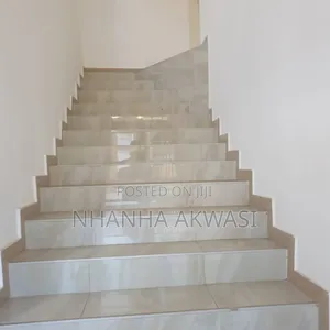 6bdrm House in Sakumono Community13, Tema Metropolitan for sale