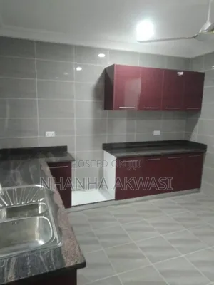 6bdrm House in Sakumono Community13, Tema Metropolitan for sale