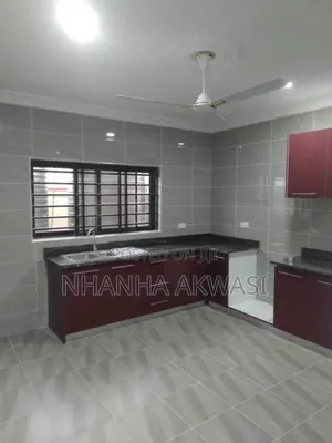 6bdrm House in Sakumono Community13, Tema Metropolitan for sale