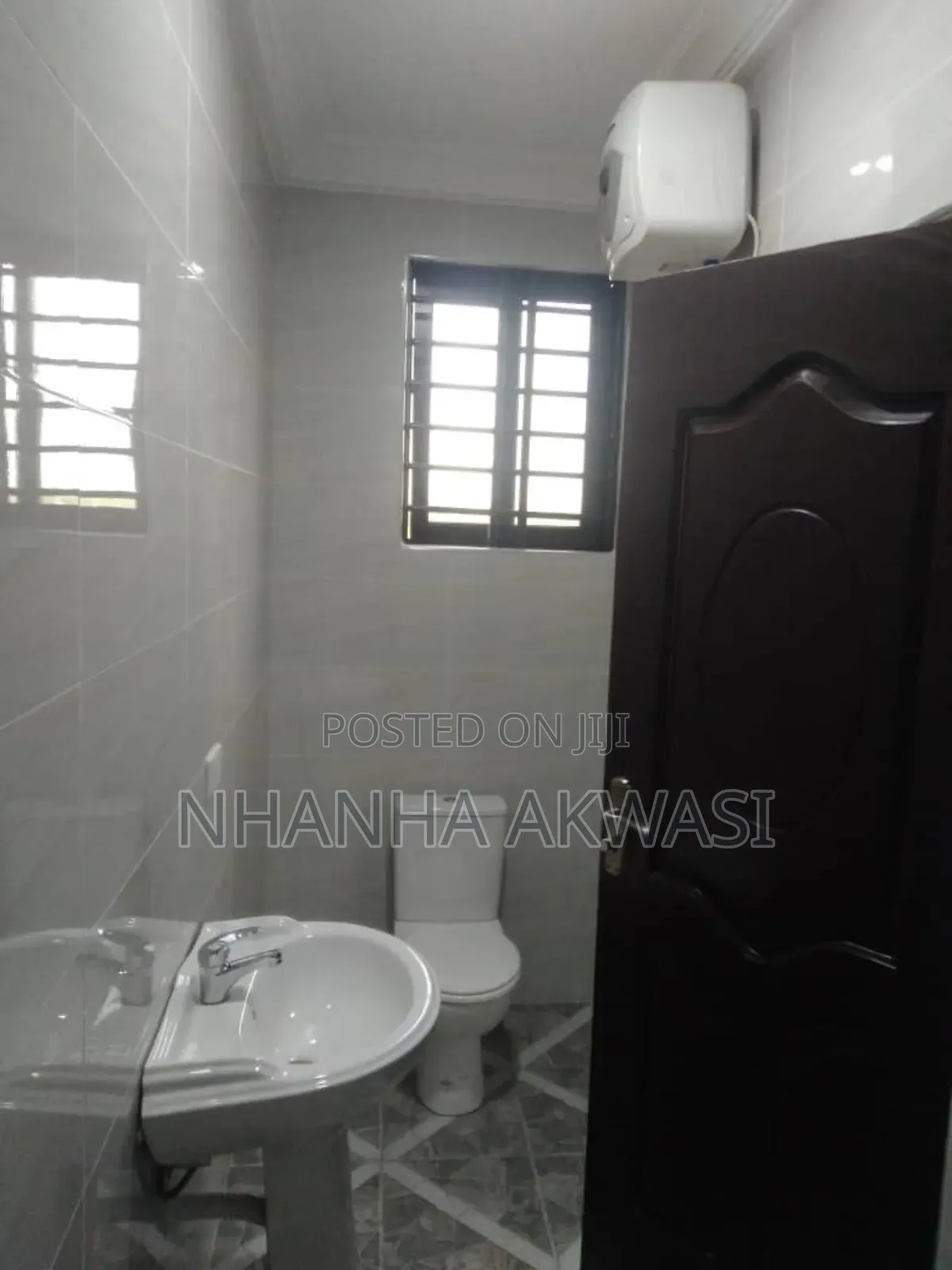 6bdrm House in Sakumono Community13, Tema Metropolitan for sale