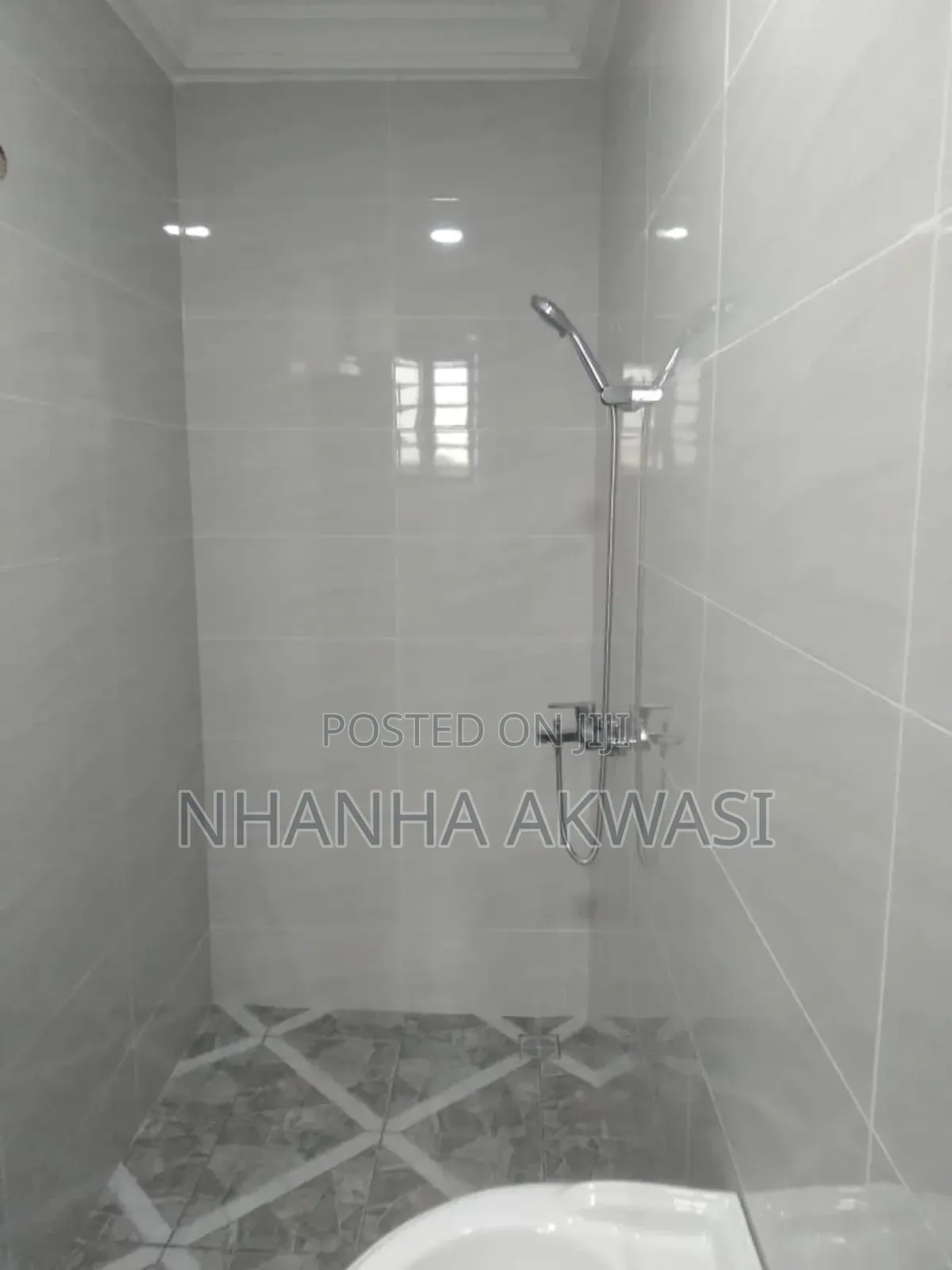 6bdrm House in Sakumono Community13, Tema Metropolitan for sale