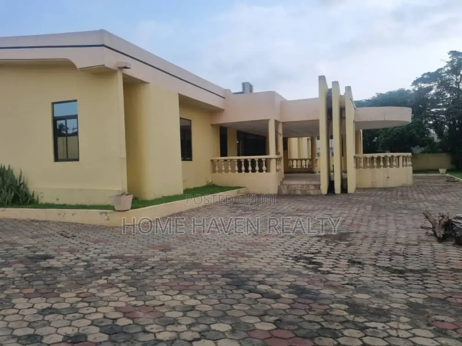 13bdrm House in West, Airport Residential Area for rent