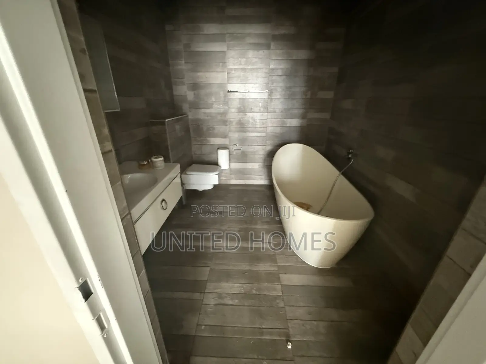 Furnished 3bdrm Penthouse in Ridge for rent