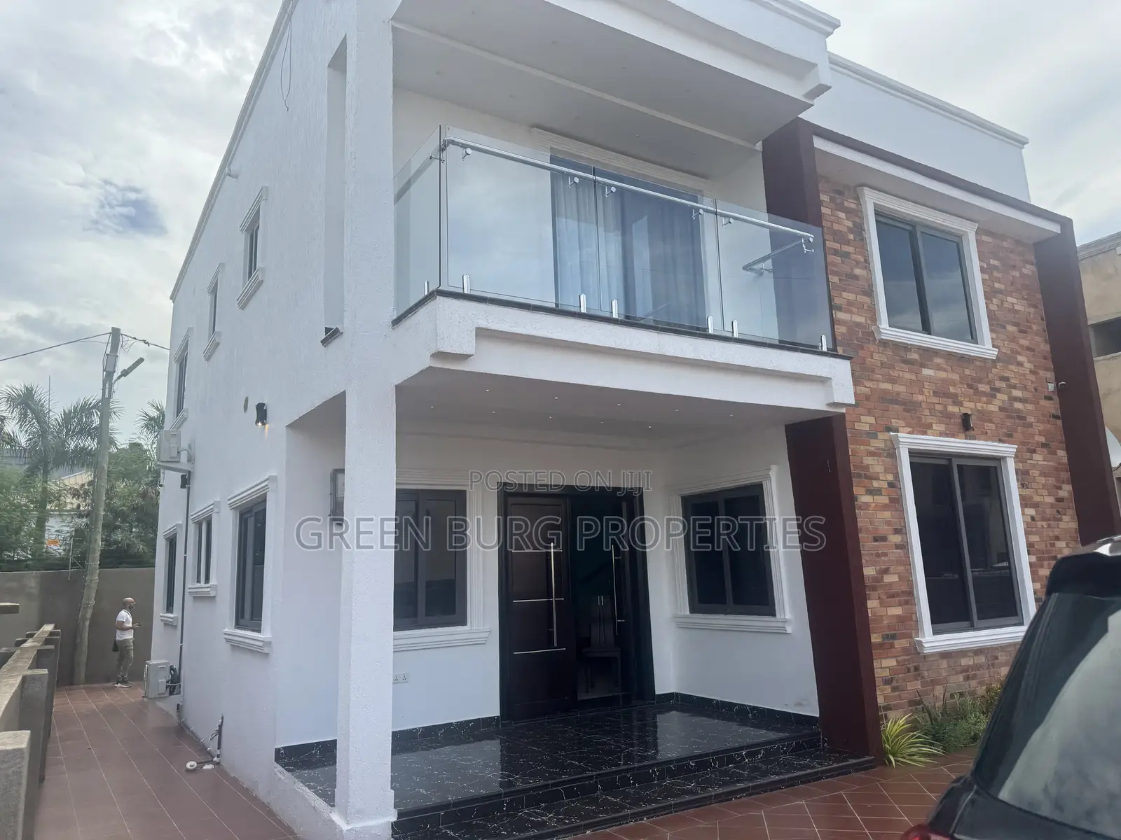 Furnished 4bdrm Townhouse / Terrace in Green, East Legon for rent
