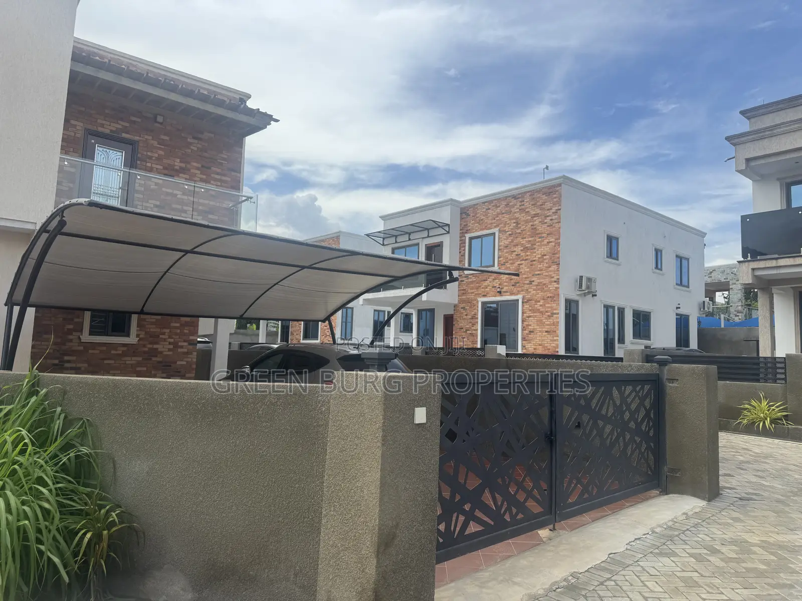 Furnished 4bdrm Townhouse / Terrace in Green, East Legon for rent