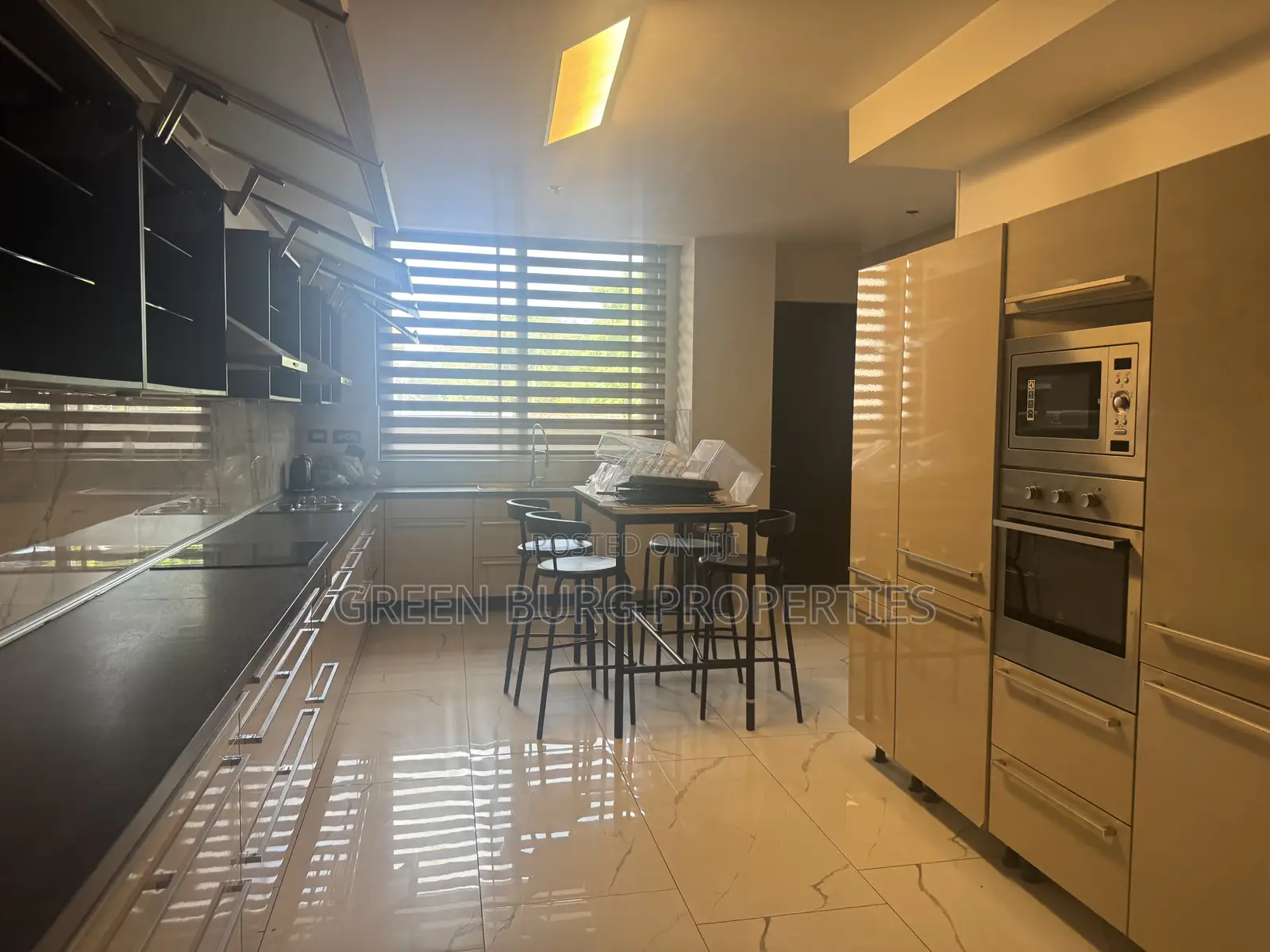 Furnished 5bdrm Townhouse / Terrace in Green, East Legon for rent