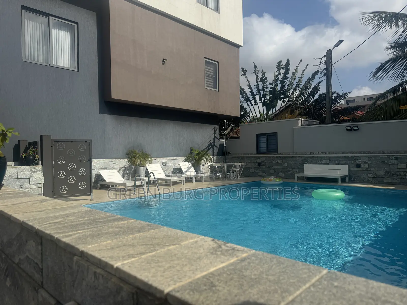 Furnished 5bdrm Townhouse / Terrace in Green, East Legon for rent
