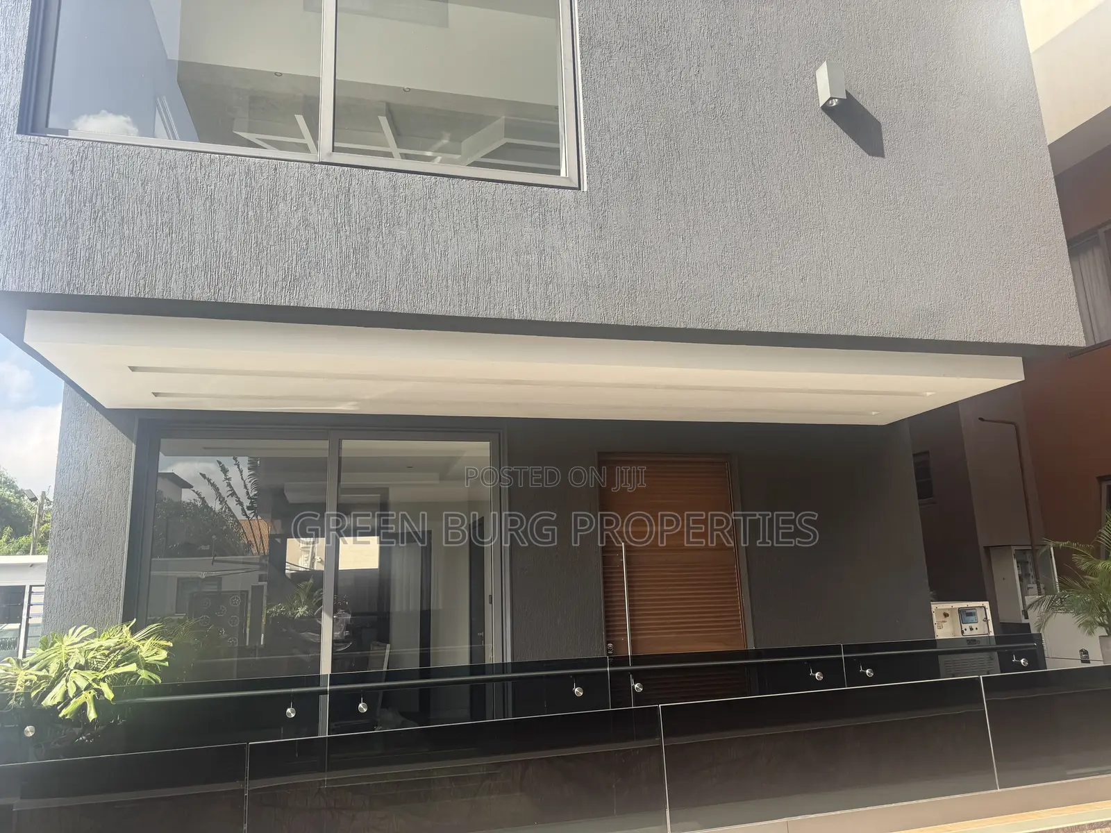 Furnished 5bdrm Townhouse / Terrace in Green, East Legon for rent