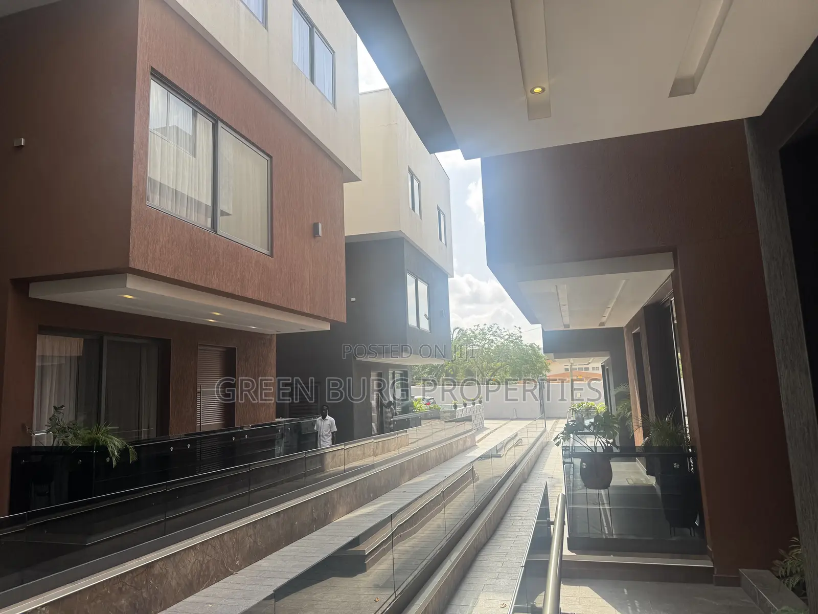 Furnished 5bdrm Townhouse / Terrace in Green, East Legon for rent