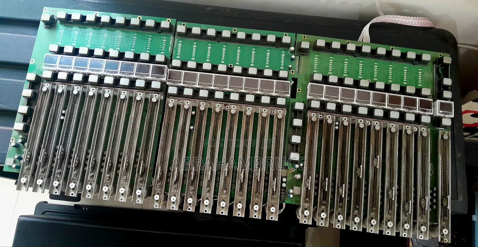 Behringer X32 Faders