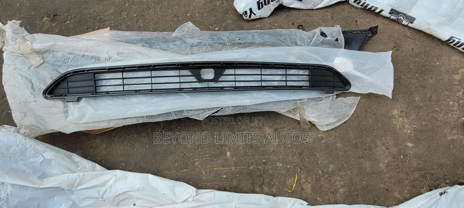 Toyota Rav4 2016,2017,2018 Middle Bumper Grille