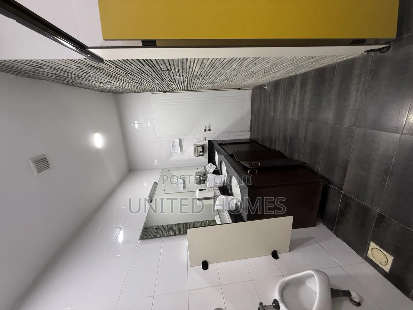 360 Square Meters Office for Rent at Ridge