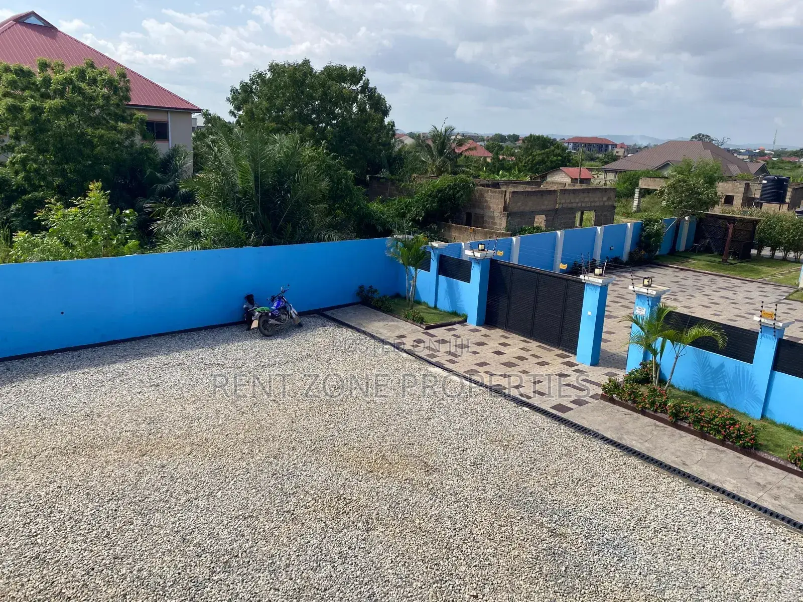 5bdrm Maisonette in Amasaman for sale