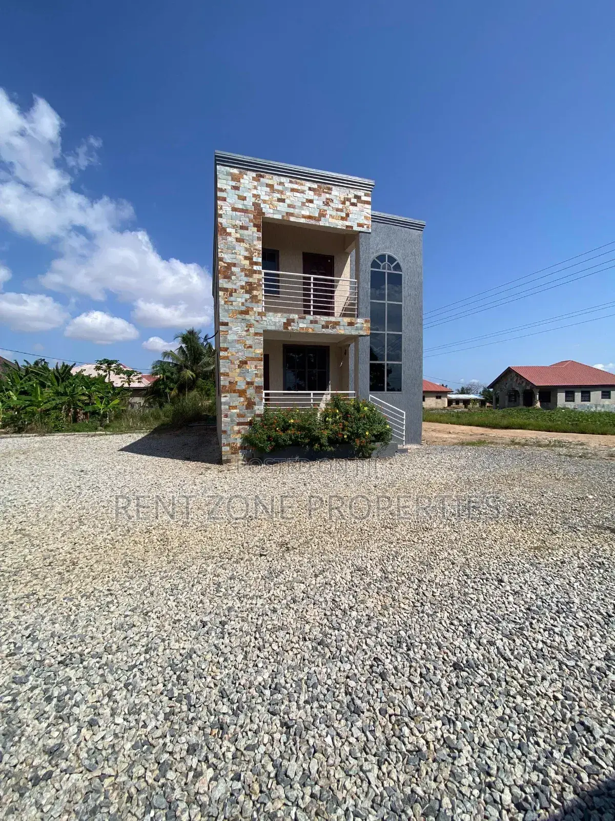 5bdrm Maisonette in Amasaman for sale