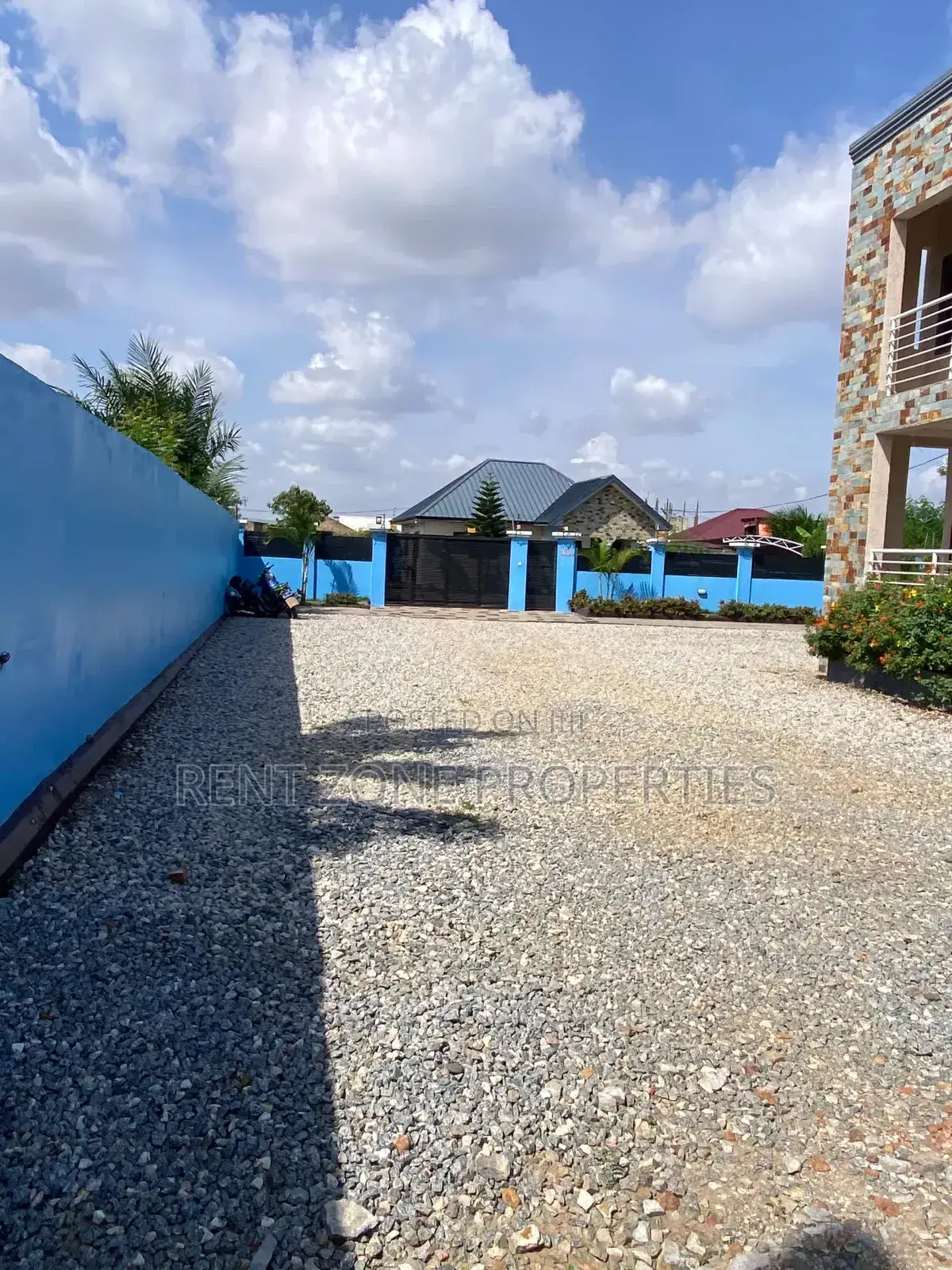 5bdrm Maisonette in Amasaman for sale