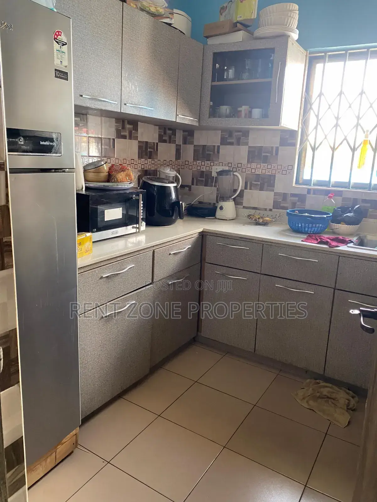 5bdrm Maisonette in Amasaman for sale