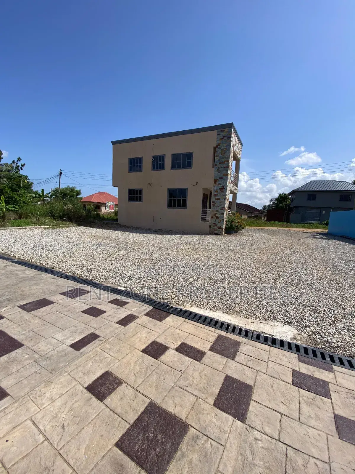 5bdrm Maisonette in Amasaman for sale