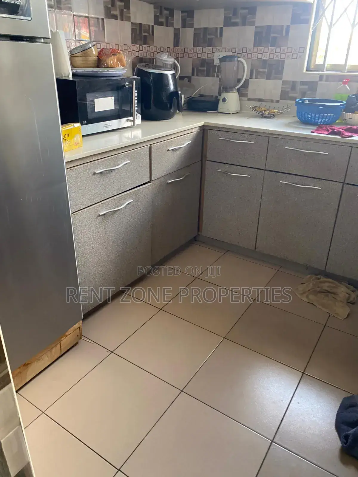 5bdrm Maisonette in Amasaman for sale