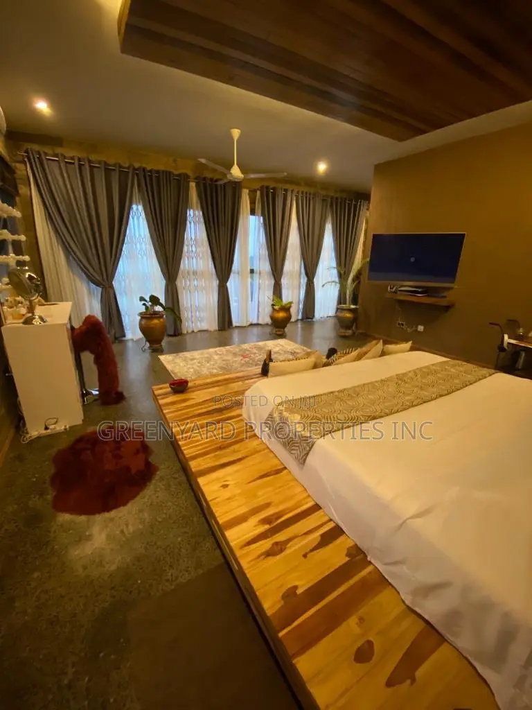 Furnished 8bdrm Mansion in Mountains, Aburi for sale