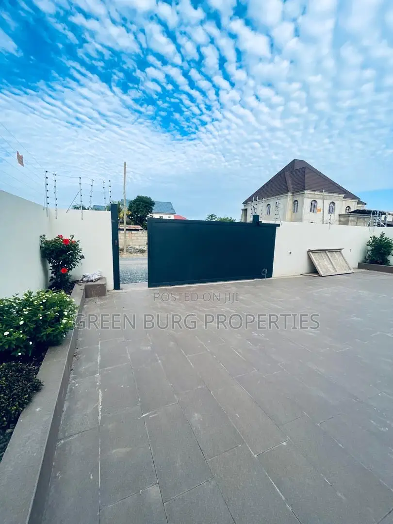 4bdrm House in Green, East Legon for sale