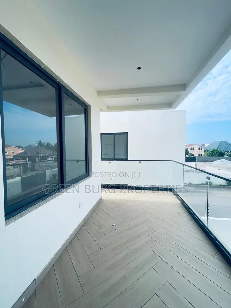 4bdrm House in Green, East Legon for sale