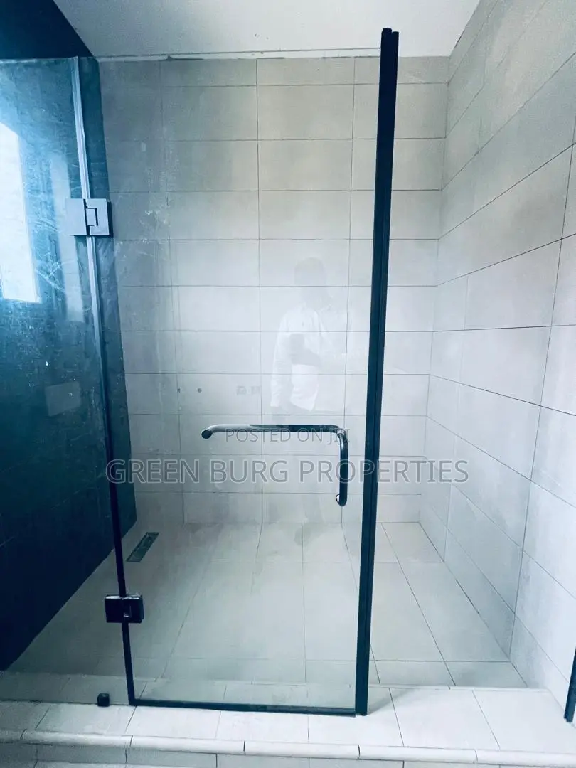 4bdrm House in Green, East Legon for sale