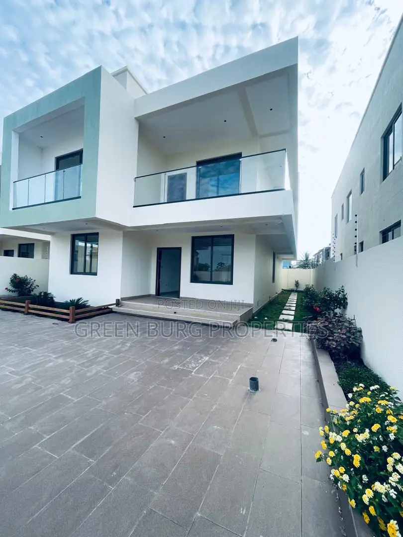 4bdrm House in Green, East Legon for sale
