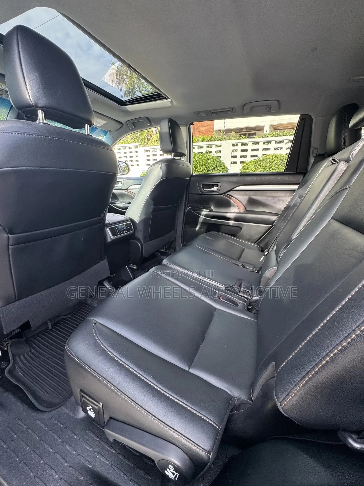 Toyota Highlander XLE 4x4 V6 (3.5L 6cyl 8A) 2018 Silver